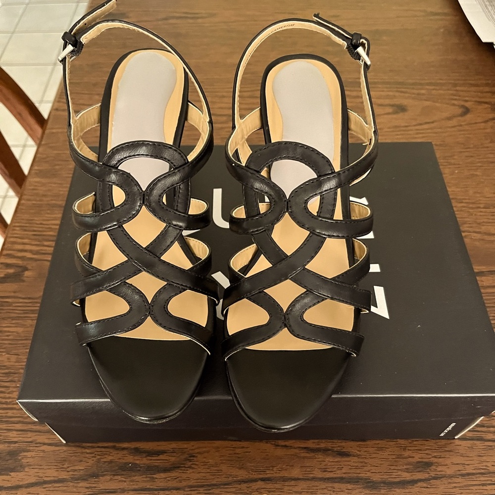 Classic Black Strappy Women’s Sandals - Elegant Open-Toe Slingback